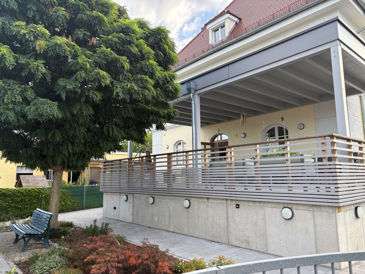 Bild Aussenansicht Einrichtung mit Terrasse